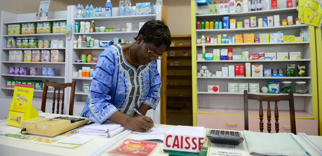 Une pharmacienne du réseau conventionné Wayvance